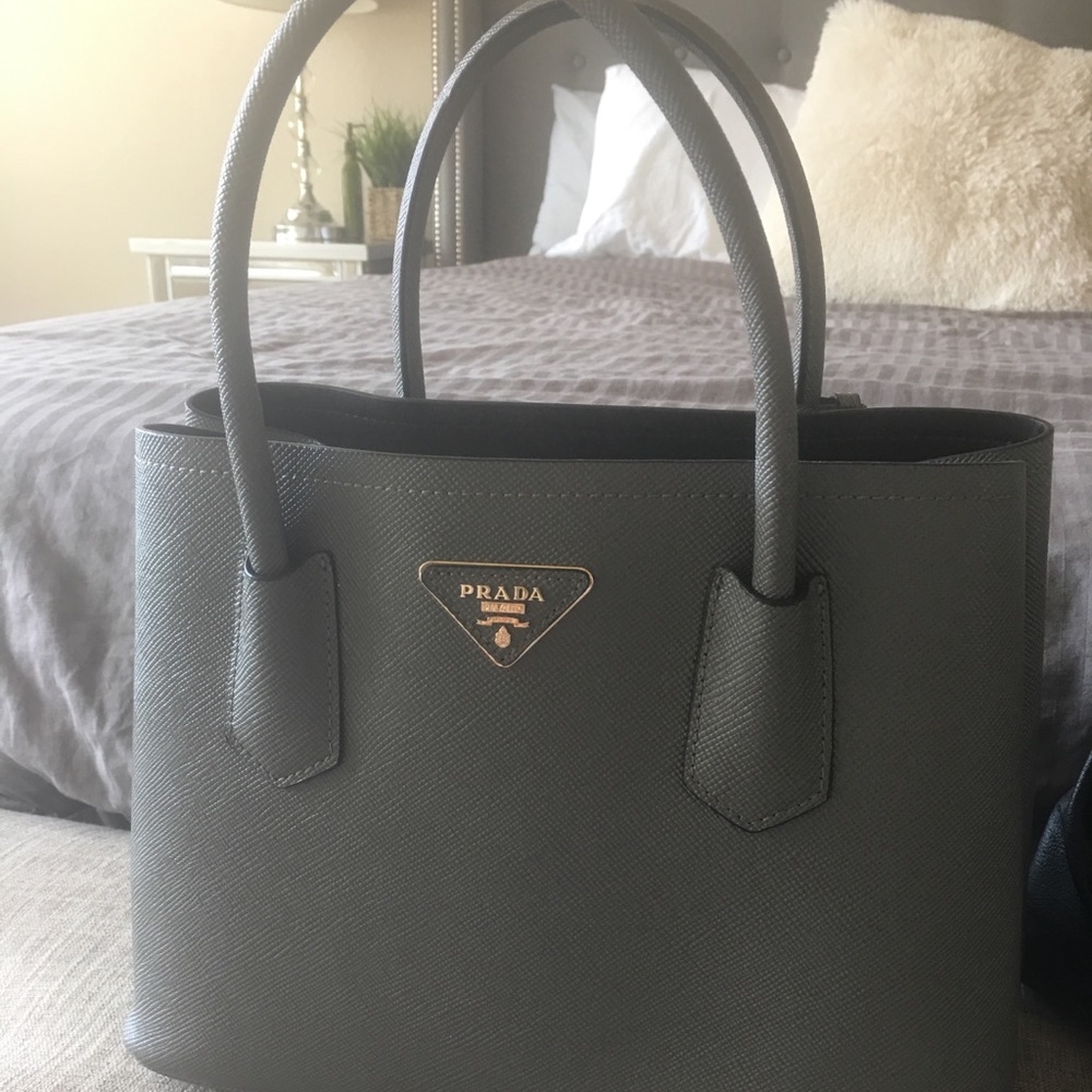Gorgeous Gray Purse!